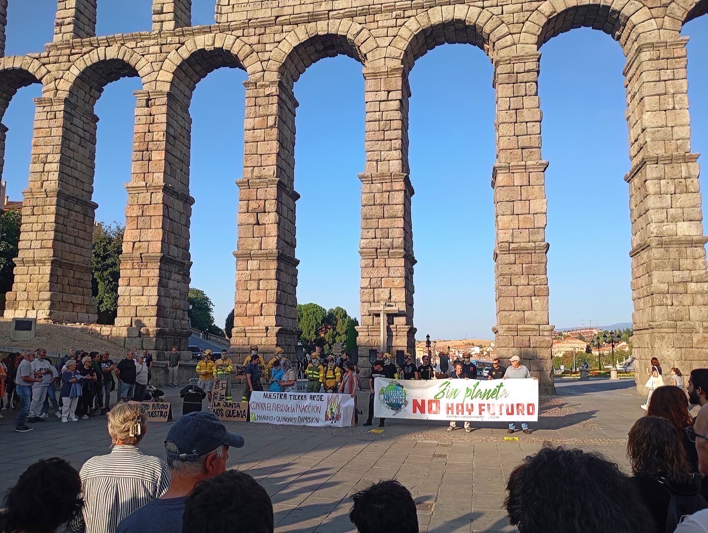 Manifestación ante el acueducto de Segovia